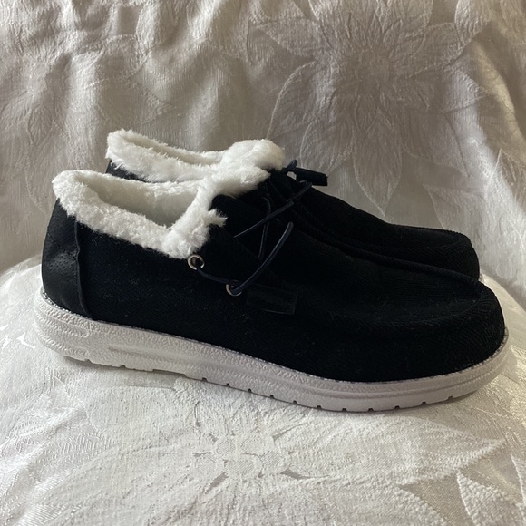 NWOT Faux Fur Slip On Low Top Booties - Picture 1 of 7